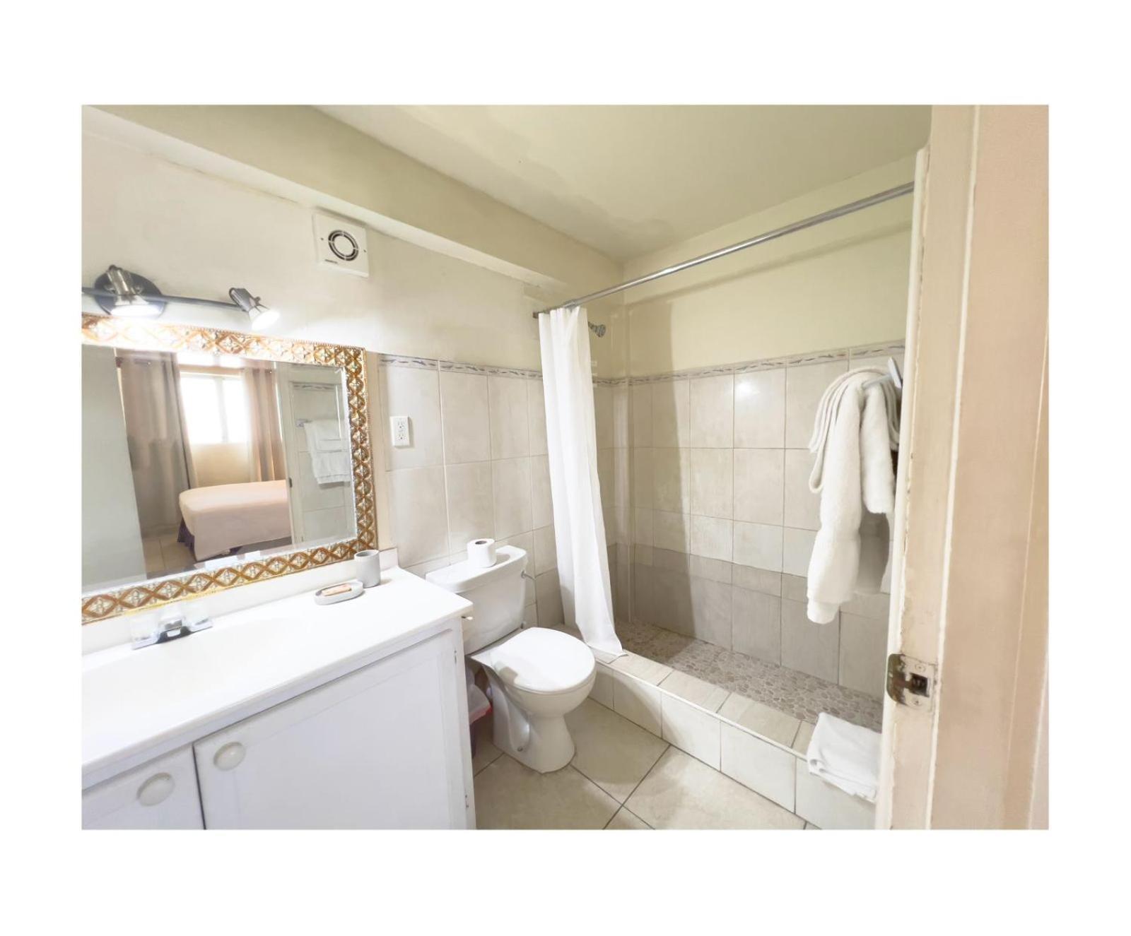 Melrose Beach Apartments Inc บริดจ์ทาวน์ ภายนอก รูปภาพ