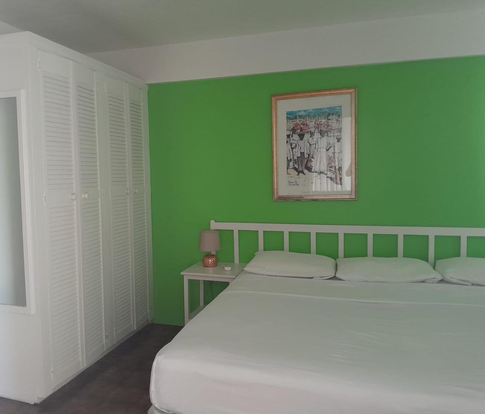 Melrose Beach Apartments Inc บริดจ์ทาวน์ ภายนอก รูปภาพ