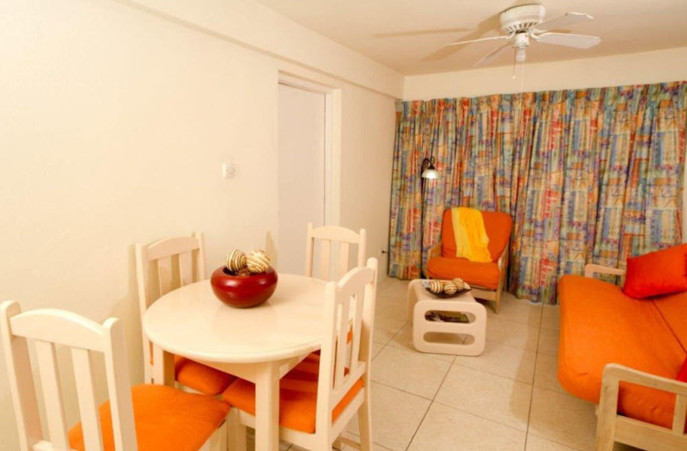 Melrose Beach Apartments Inc บริดจ์ทาวน์ ภายนอก รูปภาพ